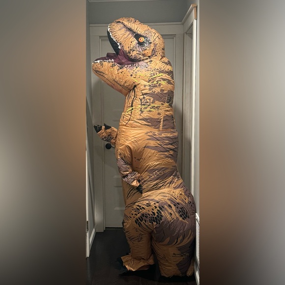 Adult Inflatable t-Rex costume - Picture 2 of 4
